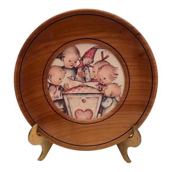 Goebel Hummel Wall Art Round Wooden Small W. Germany Baby Crib Nursery 6 inches - Picture 1 of 11